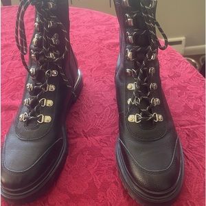 Via Spiga Womens Tavvi Black Ankle boots!